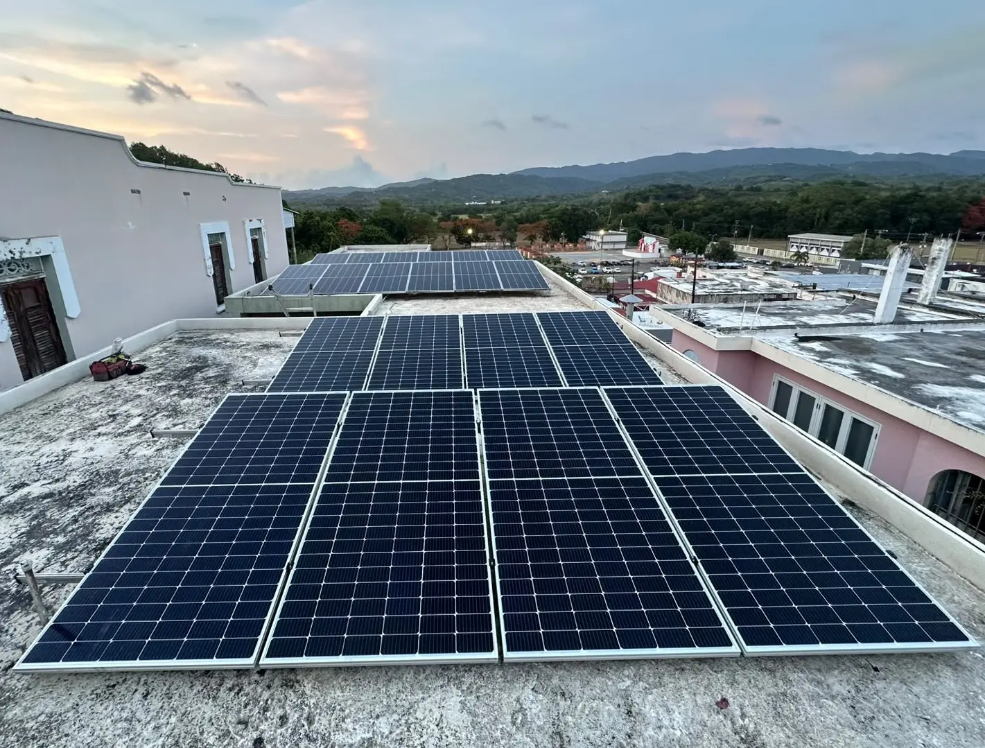 Arreglo solar de un segundo proyecto comercial en San Germán